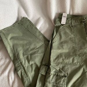 GAP Women's Olive Barrel Leg Cargo Pants